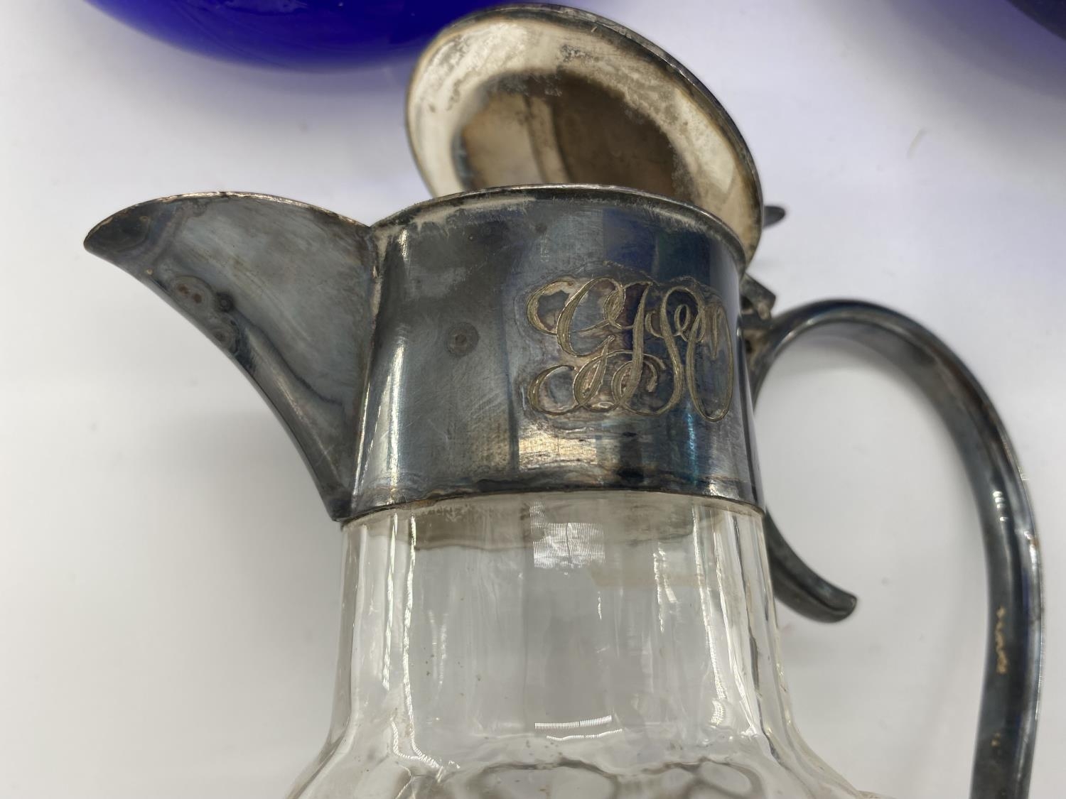 A Stirling silver topped wine carafe together with a white metal topped glass claret jugs, and other - Bild 4 aus 11