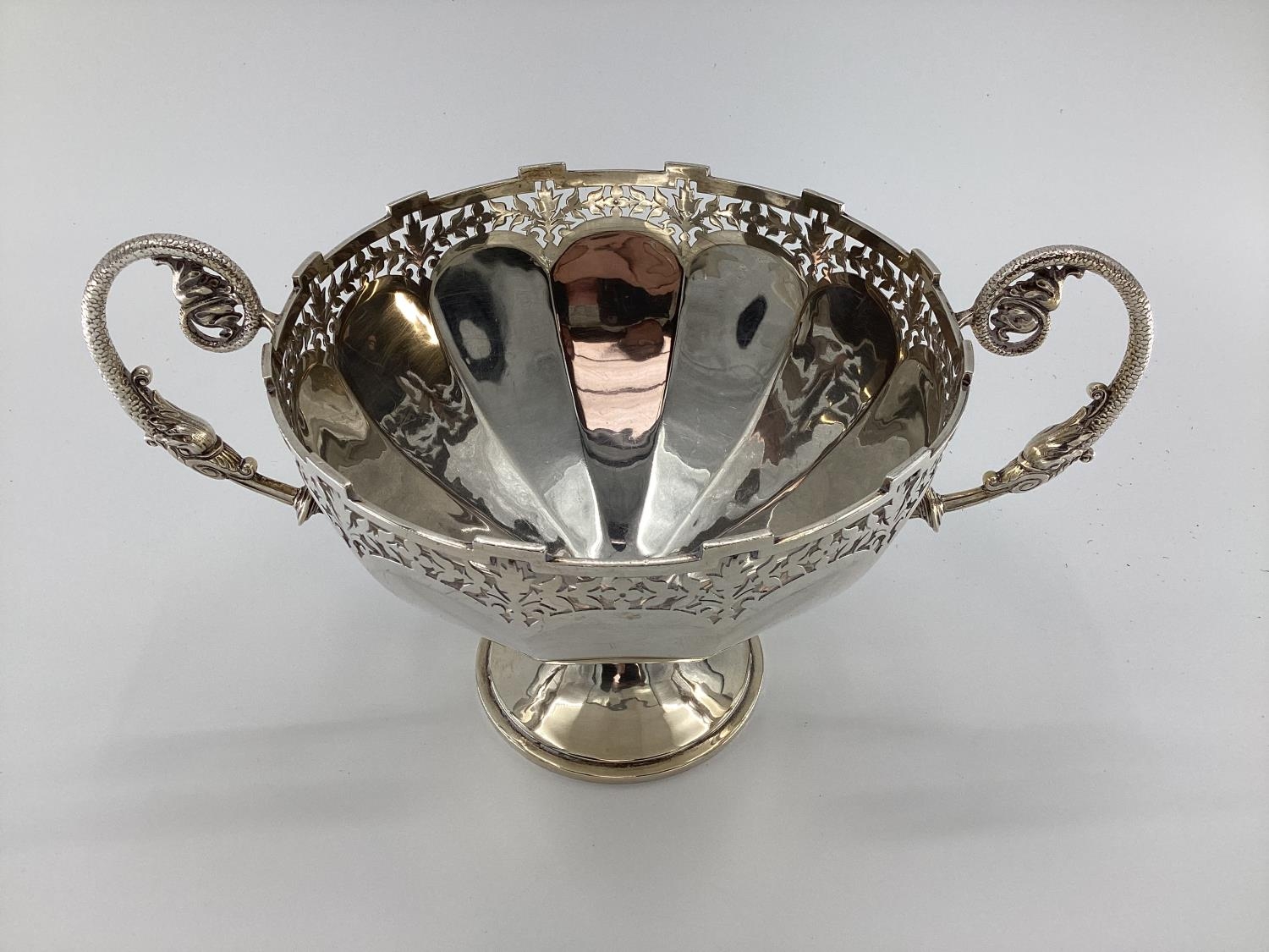 Stirling silver table centre bowl with pierced rim scrolling handles and circular foot ,37x23 x21cm, - Bild 8 aus 8