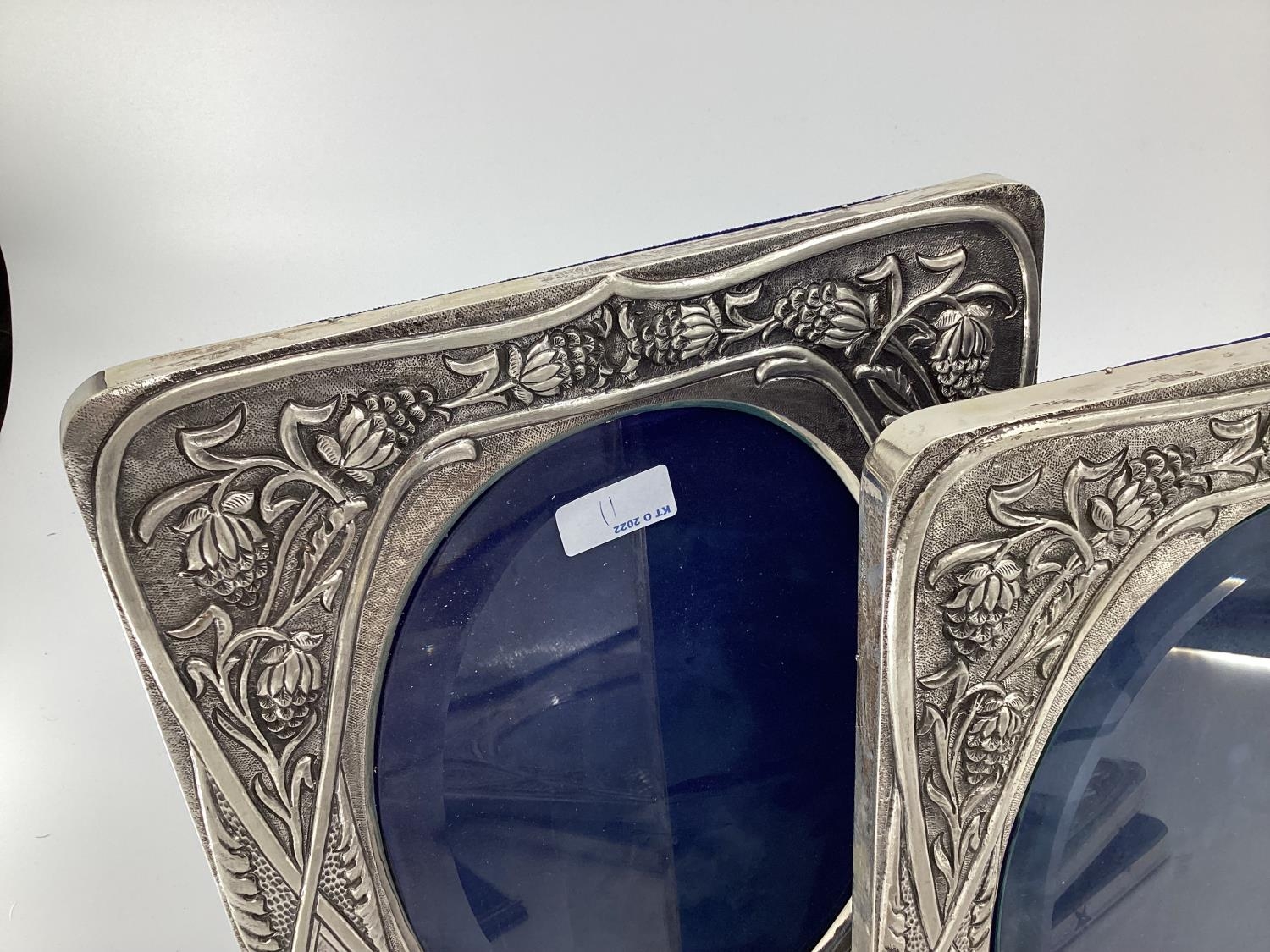 Set of 4 Turkish silver easel backed picture frames with chased and raised floral design and oval - Image 6 of 7