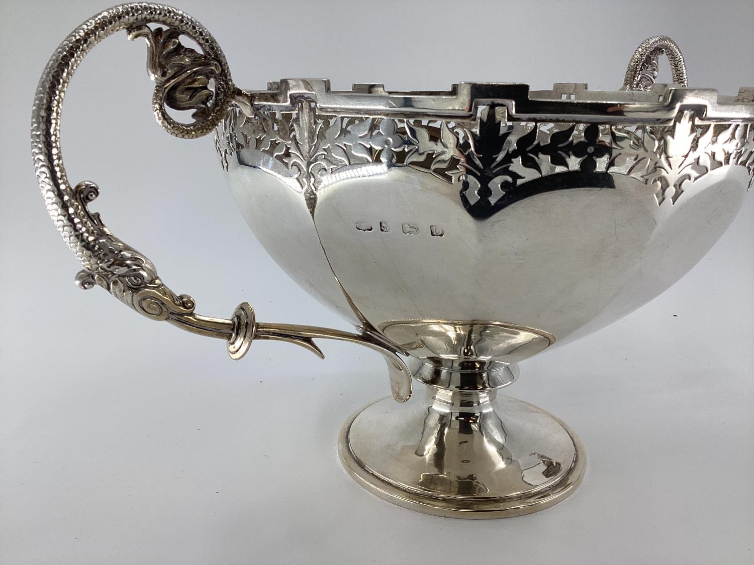 Stirling silver table centre bowl with pierced rim scrolling handles and circular foot ,37x23 x21cm, - Bild 6 aus 8