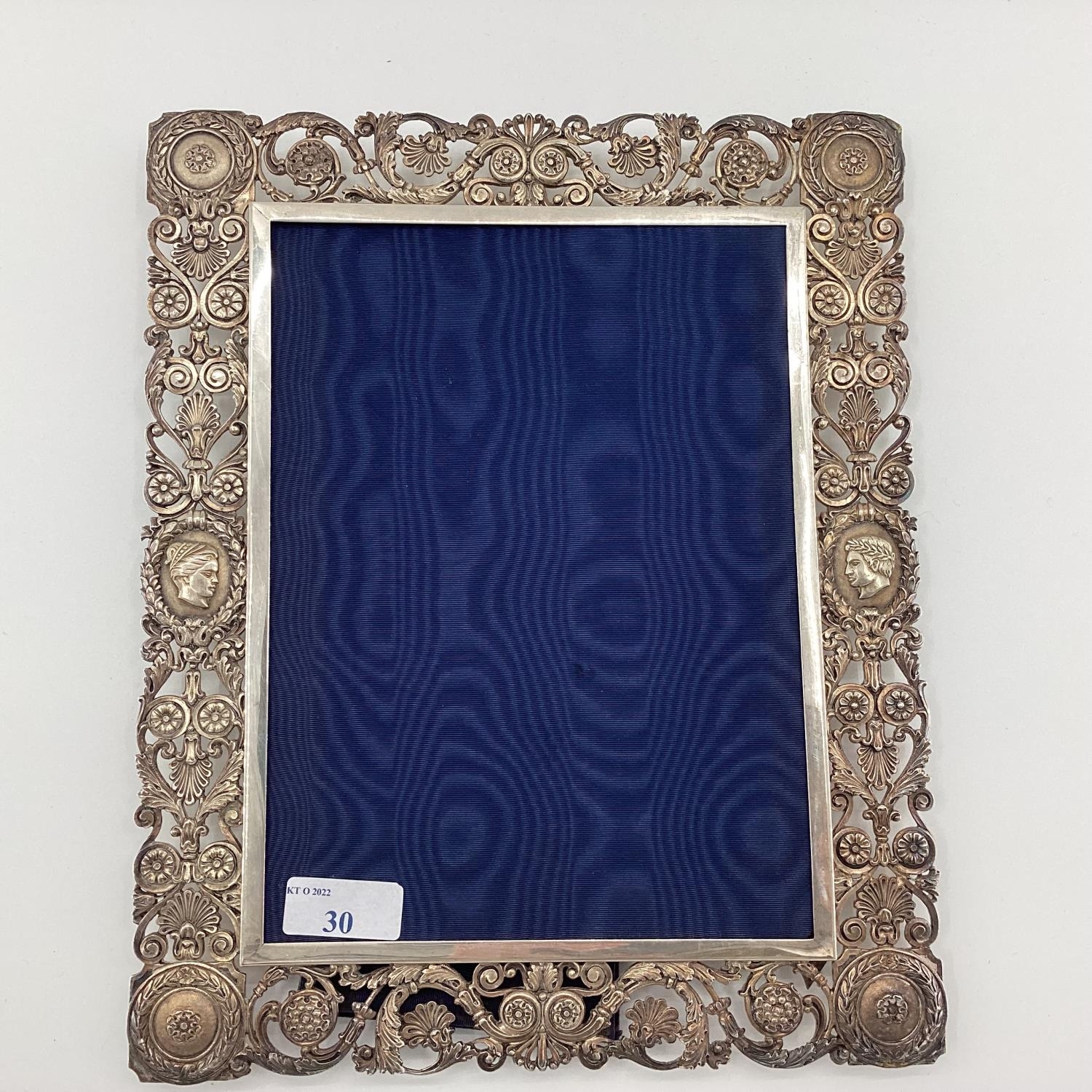 A solid silver pierced easel backed picture frame with cast classical busts and roundels, 30 x 25cm - Image 5 of 5