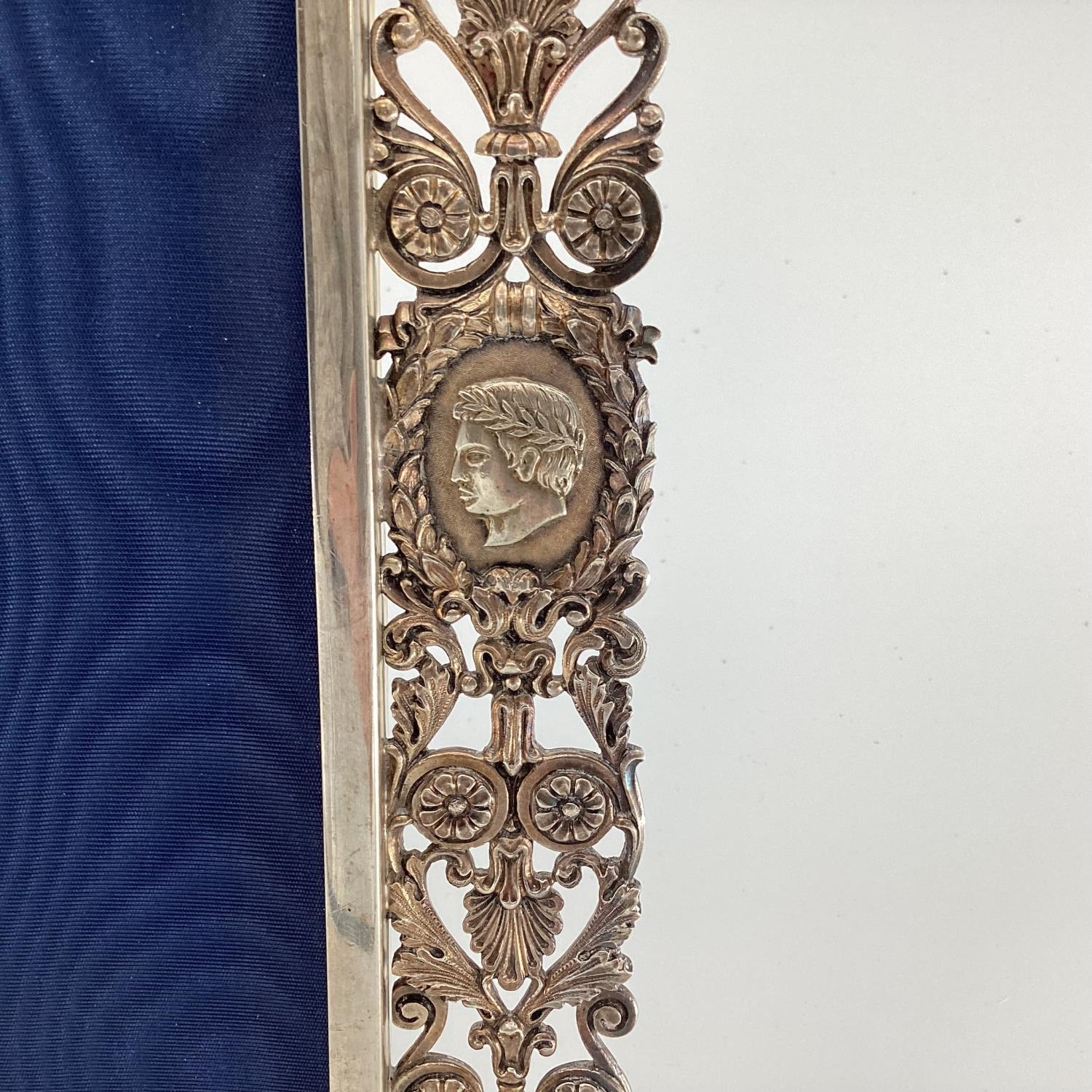 A solid silver pierced easel backed picture frame with cast classical busts and roundels, 30 x 25cm - Image 2 of 5