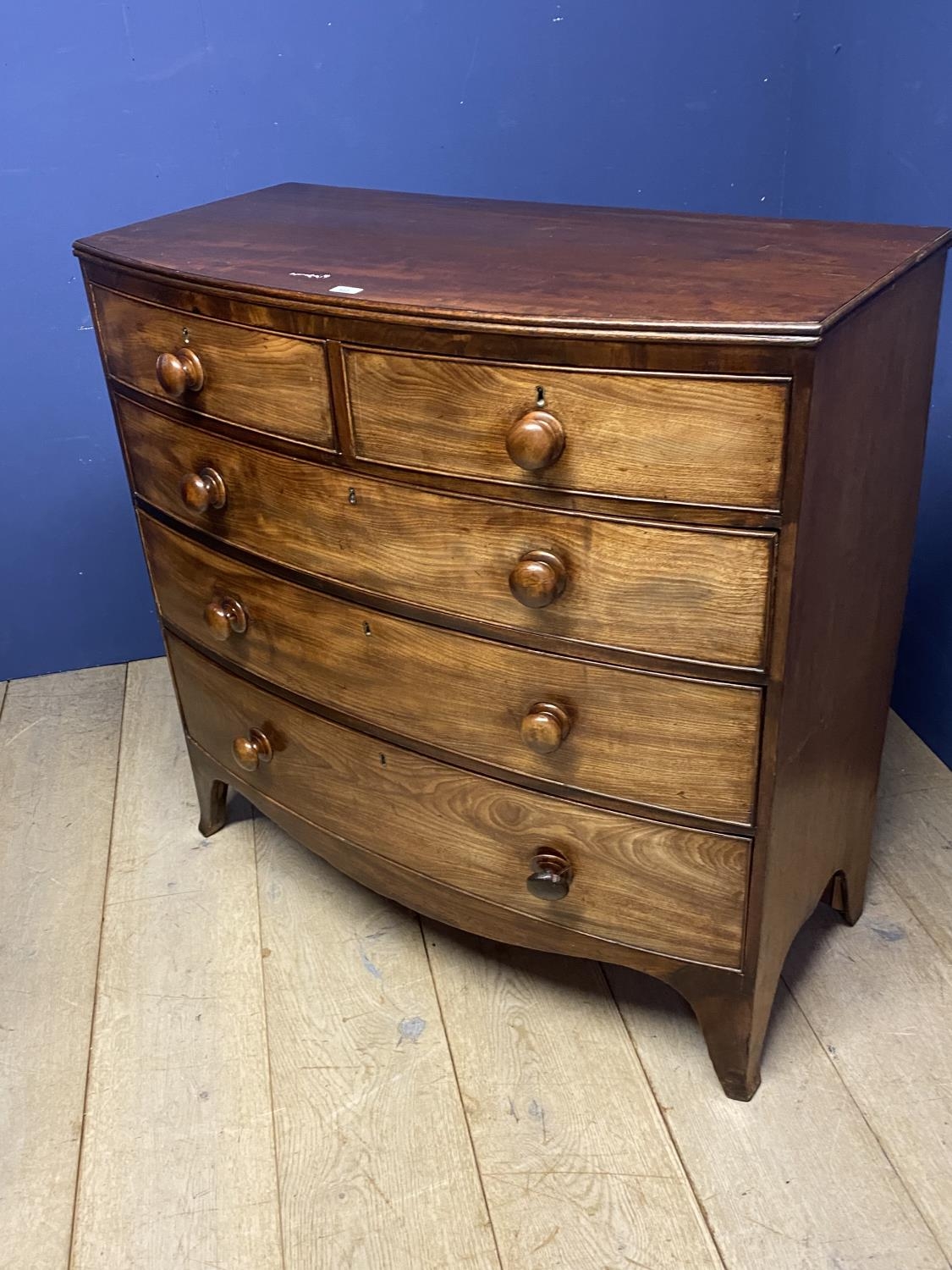 Victorian mahogany bow front chest of 2 short over 3 long drawers with wooden knob handles - Image 2 of 2