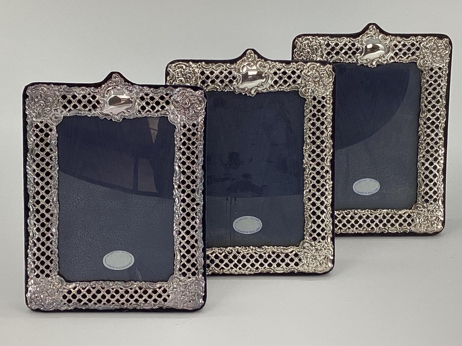 Trio of Sterling silver picture frames with pierced decoration by Keyfold Frames, Ltd, London - Image 2 of 10