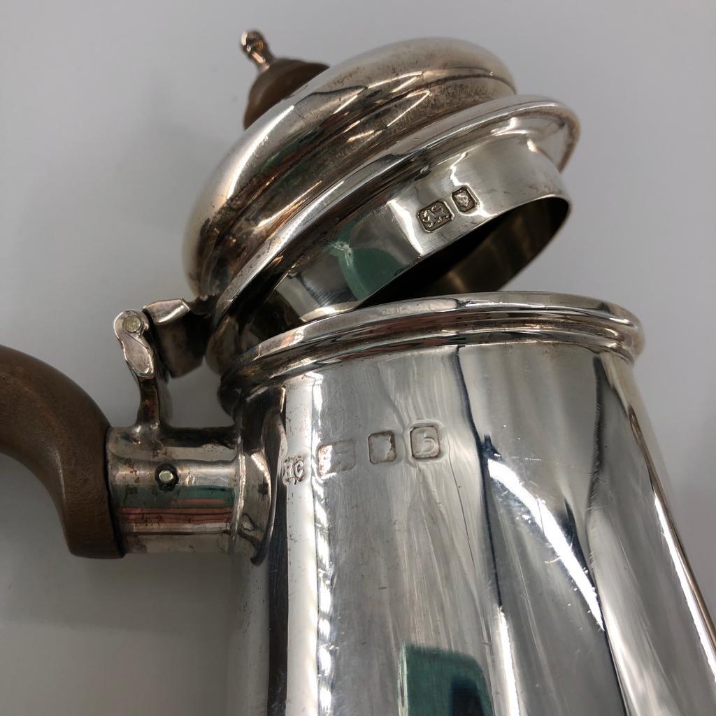 A sterling silver coffee pot by William Comyns & Son Ltd, London, 1957, 22cmH, 575g approx, - Image 6 of 7