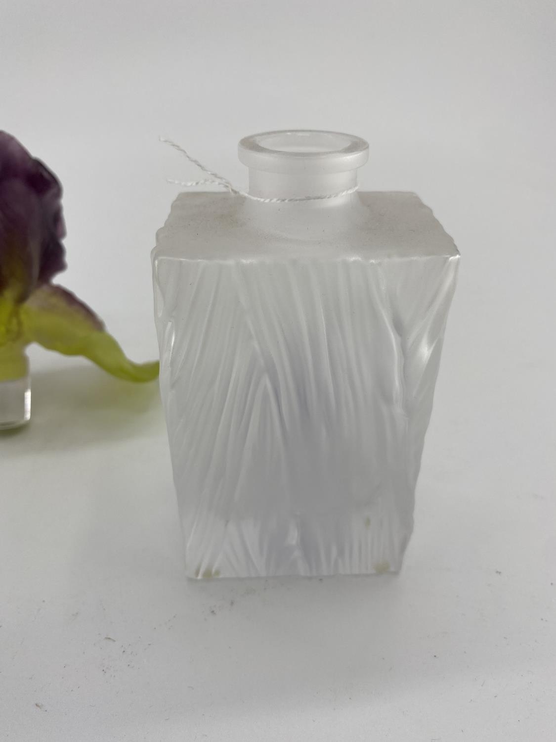 A Daum French Art Glass perfume bottle with Pate De Vere Stopper, 20cmH - Bild 3 aus 3