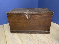 C18th Elm chest 92cmW, (no key to open)