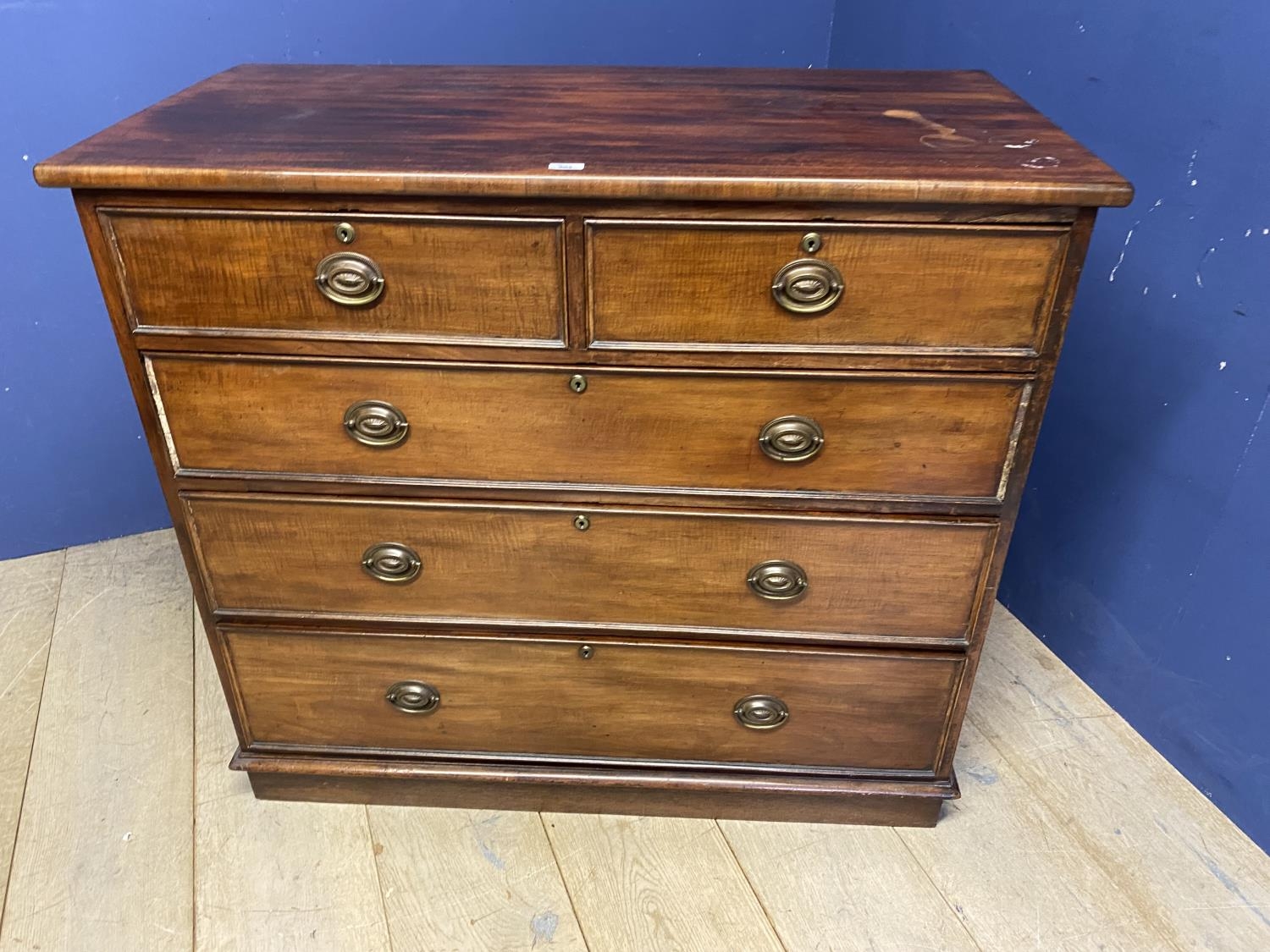 Victorian mahogany chest of 2 short over 3 long graduated drawers, on a plinth base, 111cm W x 56