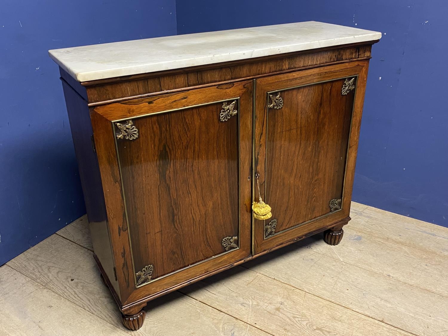 A good Regency rosewood side cabinet with adjustable shelves beneath a white marble top, 105cmL x - Image 2 of 7
