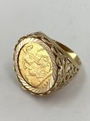 Edwardian half sovereign signet ring in a 9ct gold mount, 8g size Q approx