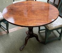 Georgian mahogany circular tripod pedestal table