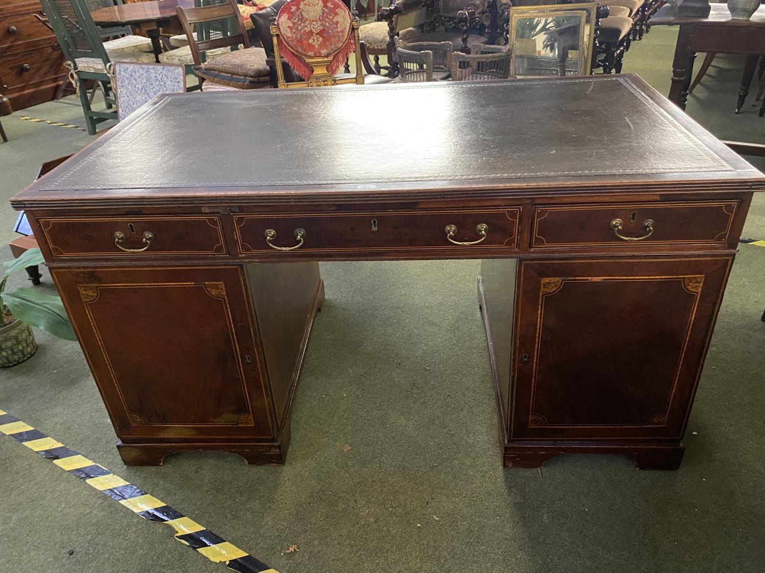 A good quality inlaid and cross banded mahogany twin pedestal writing desk, with three drawers and - Image 4 of 5