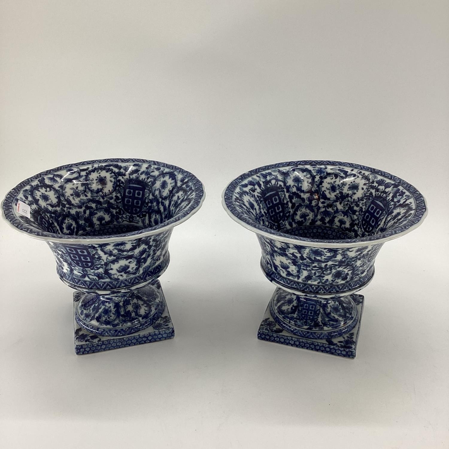 Quantity of Decorative Modern Blue and White China: a pair of Chinese style glower vases with - Image 9 of 14