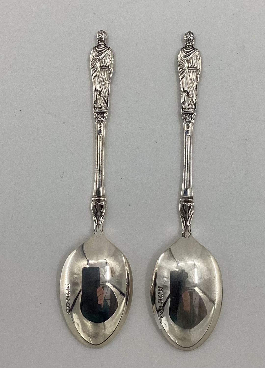 A boxed set of 6 sterling silver tea spoons with apostle finials by Deakin & Francis, Birmingham - Image 3 of 5