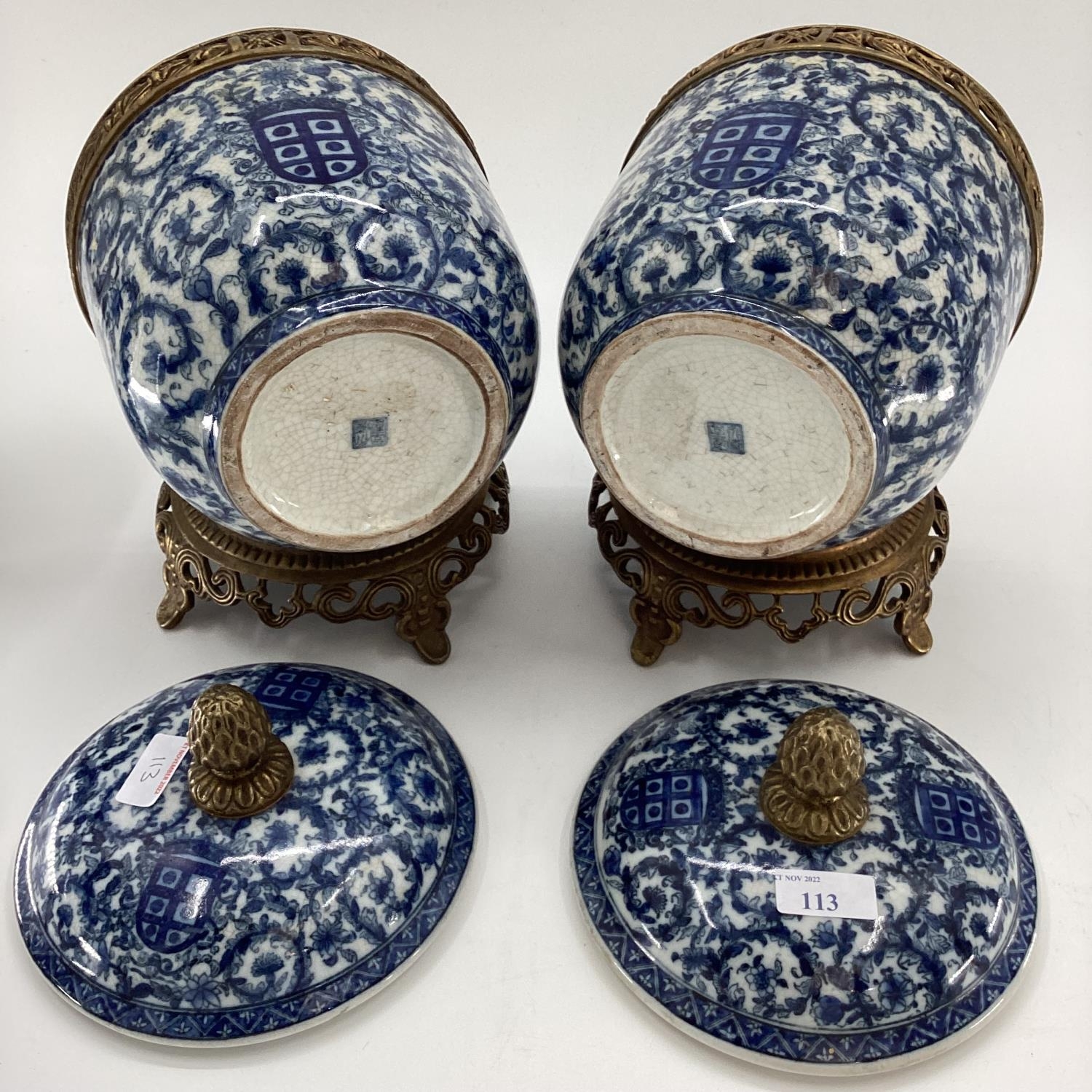 Quantity of Decorative Modern Blue and White China: a pair of Chinese style glower vases with - Image 8 of 14