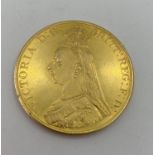 An 1887 £5 gold coin 40.60g
