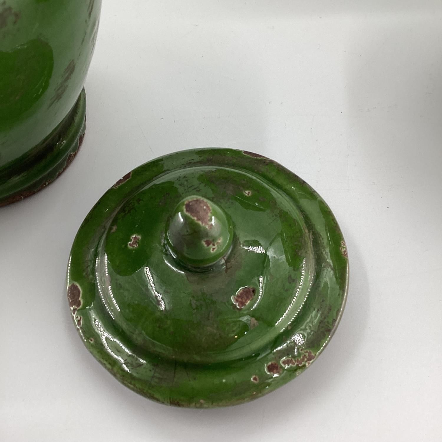 Set of 4 decorative modern green ginger jars and covers, approx height of tallest 33cm; no sign of - Image 4 of 5