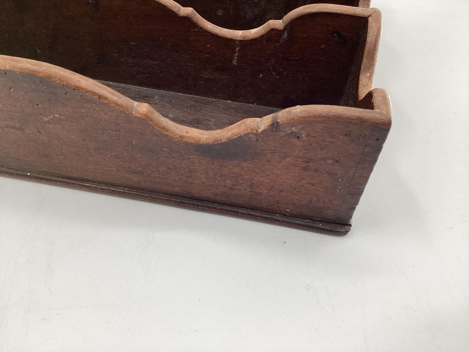 Georgian mahogany cutlery tray with brass carrying handle - Image 3 of 4