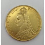 An 1887 £5 gold coin 40.19g