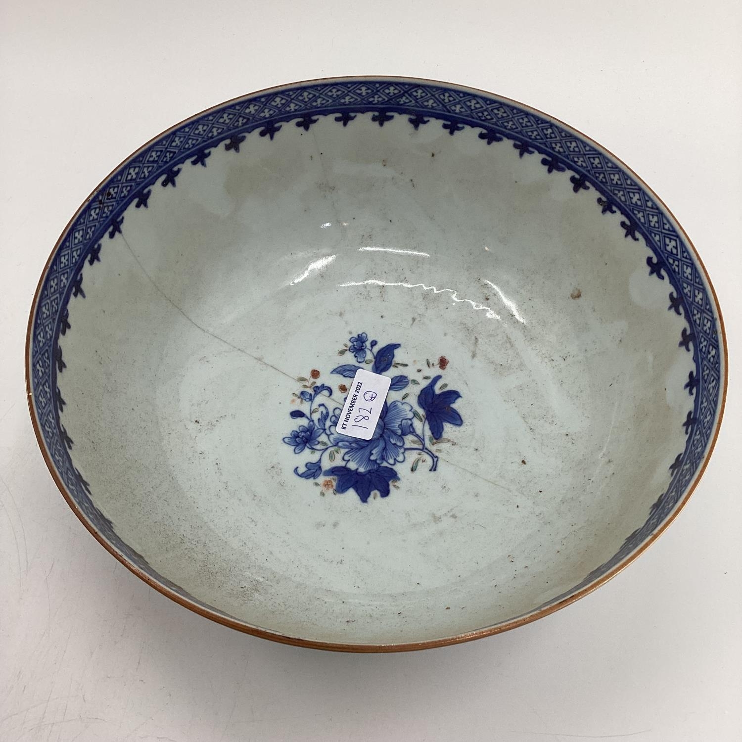 4 Chinese bowls 26cm diameter and smaller, all with cracks - Image 13 of 15
