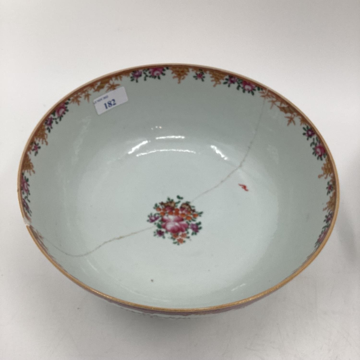 4 Chinese bowls 26cm diameter and smaller, all with cracks - Image 6 of 15