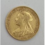 A Victorian gold sovereign 1898, 7.95g