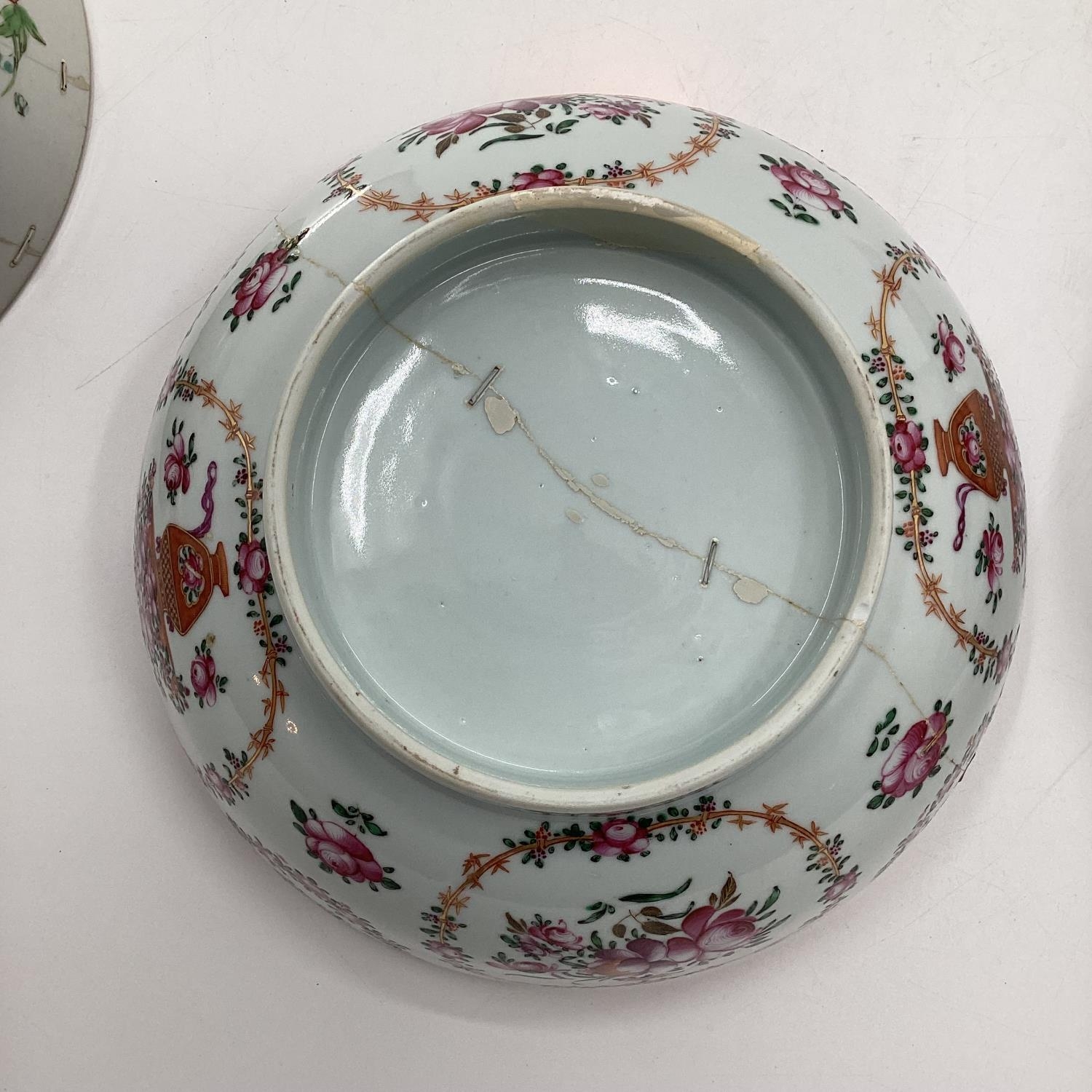 4 Chinese bowls 26cm diameter and smaller, all with cracks - Image 7 of 15
