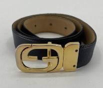 Gucci reversable leather belt, Navy and Beige, Vintage 1970s, GG Buckle twists so black or beige
