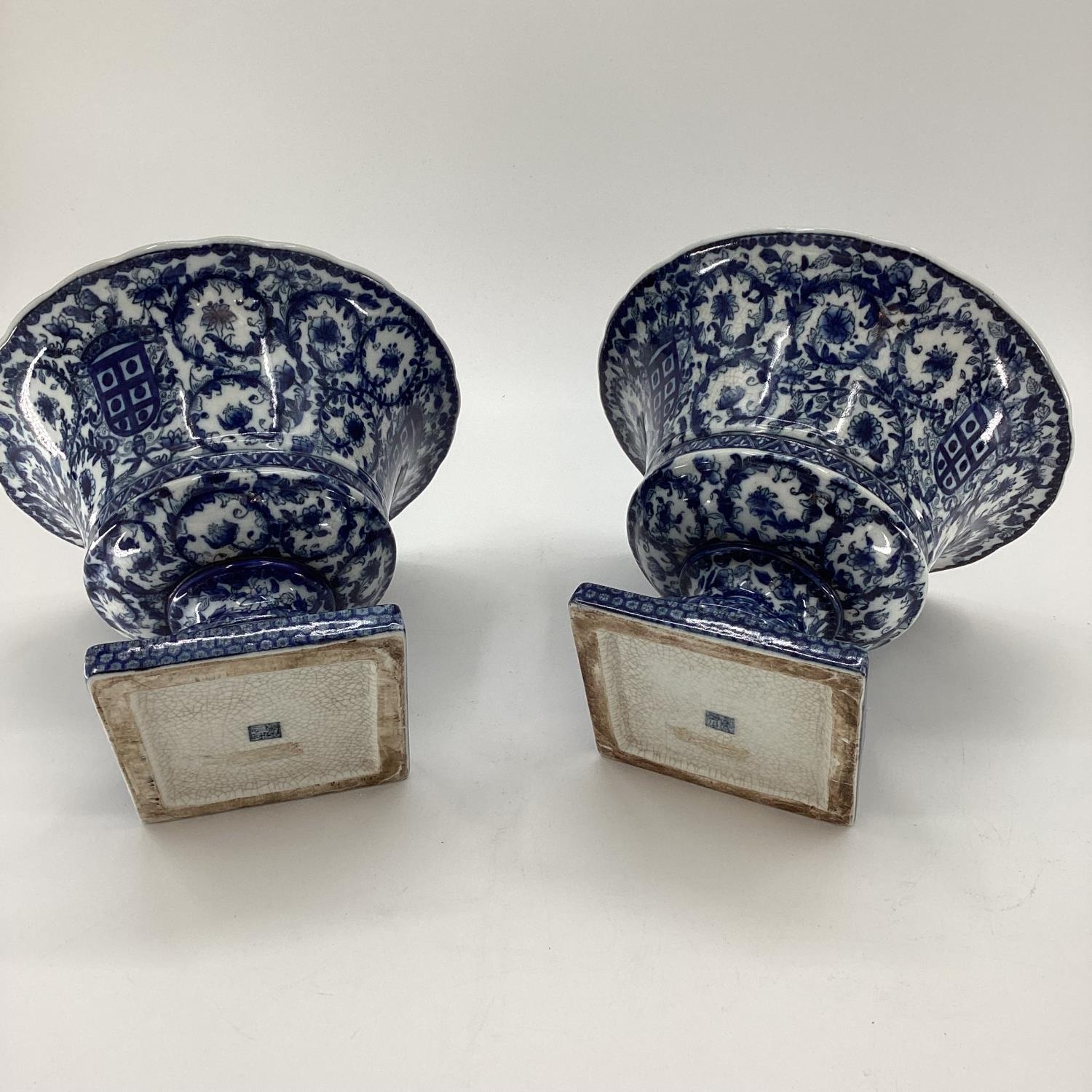 Quantity of Decorative Modern Blue and White China: a pair of Chinese style glower vases with - Image 11 of 14