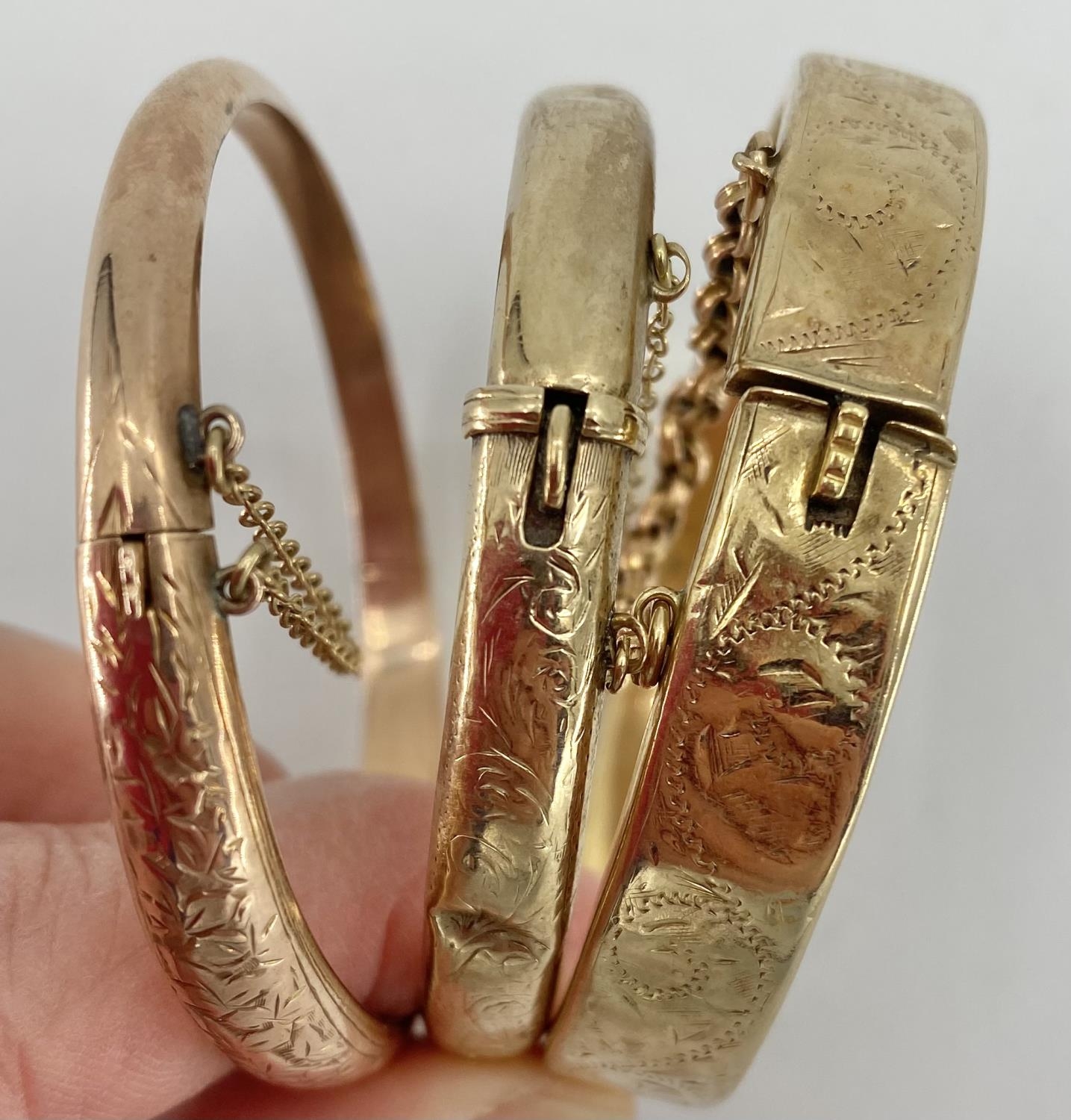 Three 9ct gold bangle bracelets 34.8g - Image 5 of 6