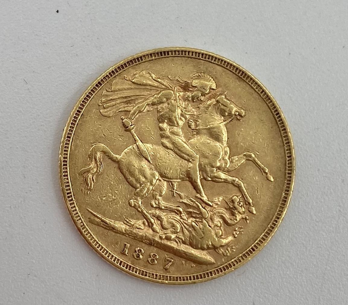 Victorian Melbourne Mint gold sovereign dated 1887, 7.98g - Image 2 of 3