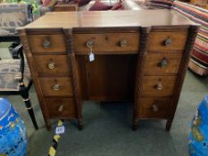 Regency style mahogany kneehole dressing table/desk