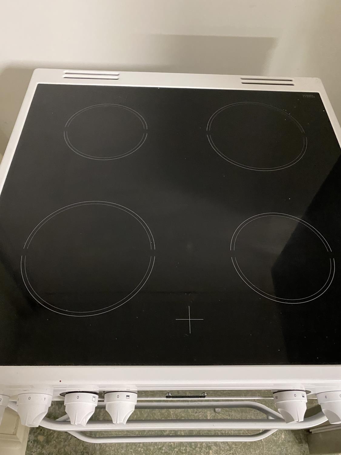 Hotpoint cooker, with paperwork (auctioneer cannot guarantee working order of this lot, it is from a - Image 2 of 10