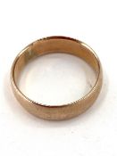 A 9ct rose gold wedding band 3.94g, size P