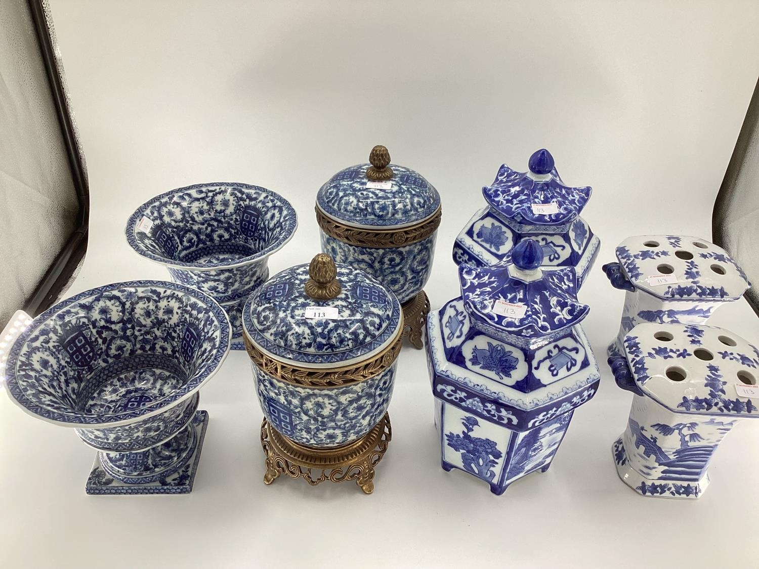 Quantity of Decorative Modern Blue and White China: a pair of Chinese style glower vases with - Image 3 of 14