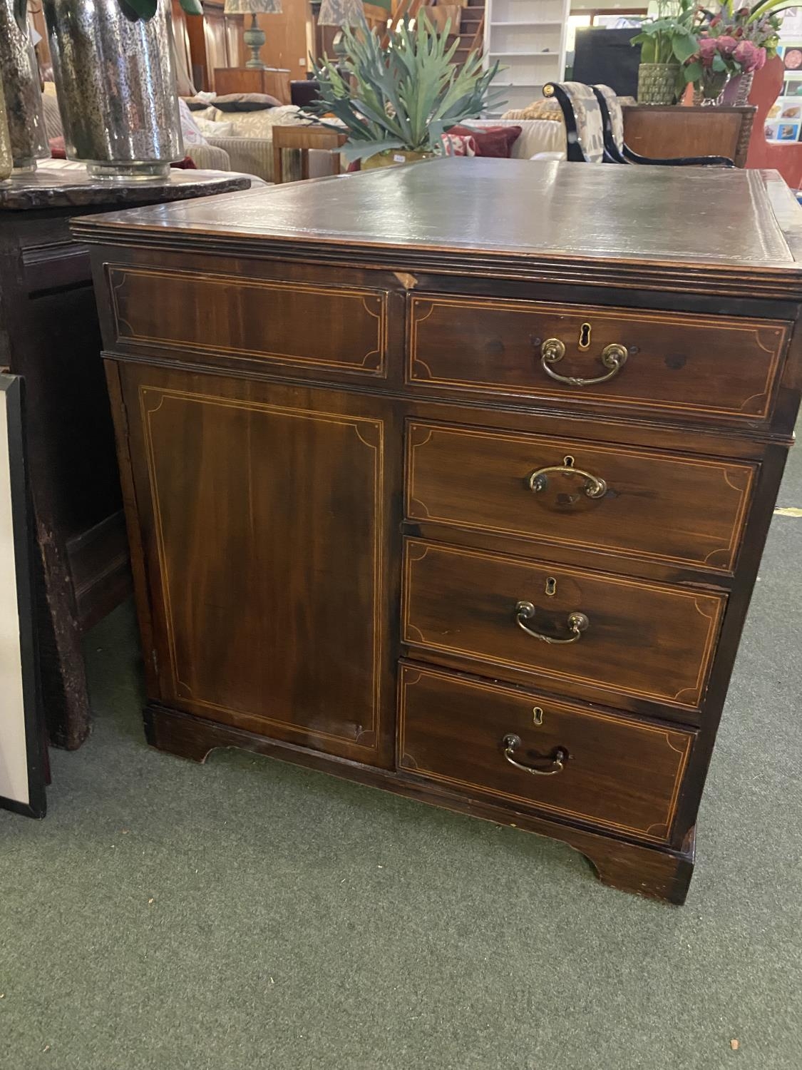 A good quality inlaid and cross banded mahogany twin pedestal writing desk, with three drawers and - Image 5 of 5