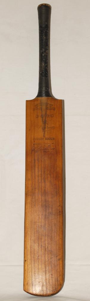 The Ashes. M.C.C. tour to Australia 1924/25. A full size Paget’s ‘County Match’ bat fully signed - Image 5 of 5