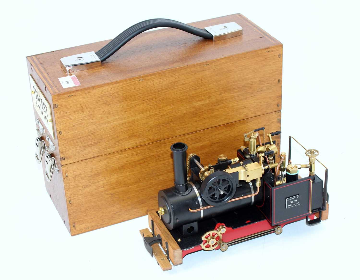 Regner Easy Line Gas Powered model of a Vincent 0-4-0 locomotive, finished in black, excellent