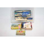 Plastic tray containing various Hornby Dublo items: D1 through station with ramps; 2 x Island