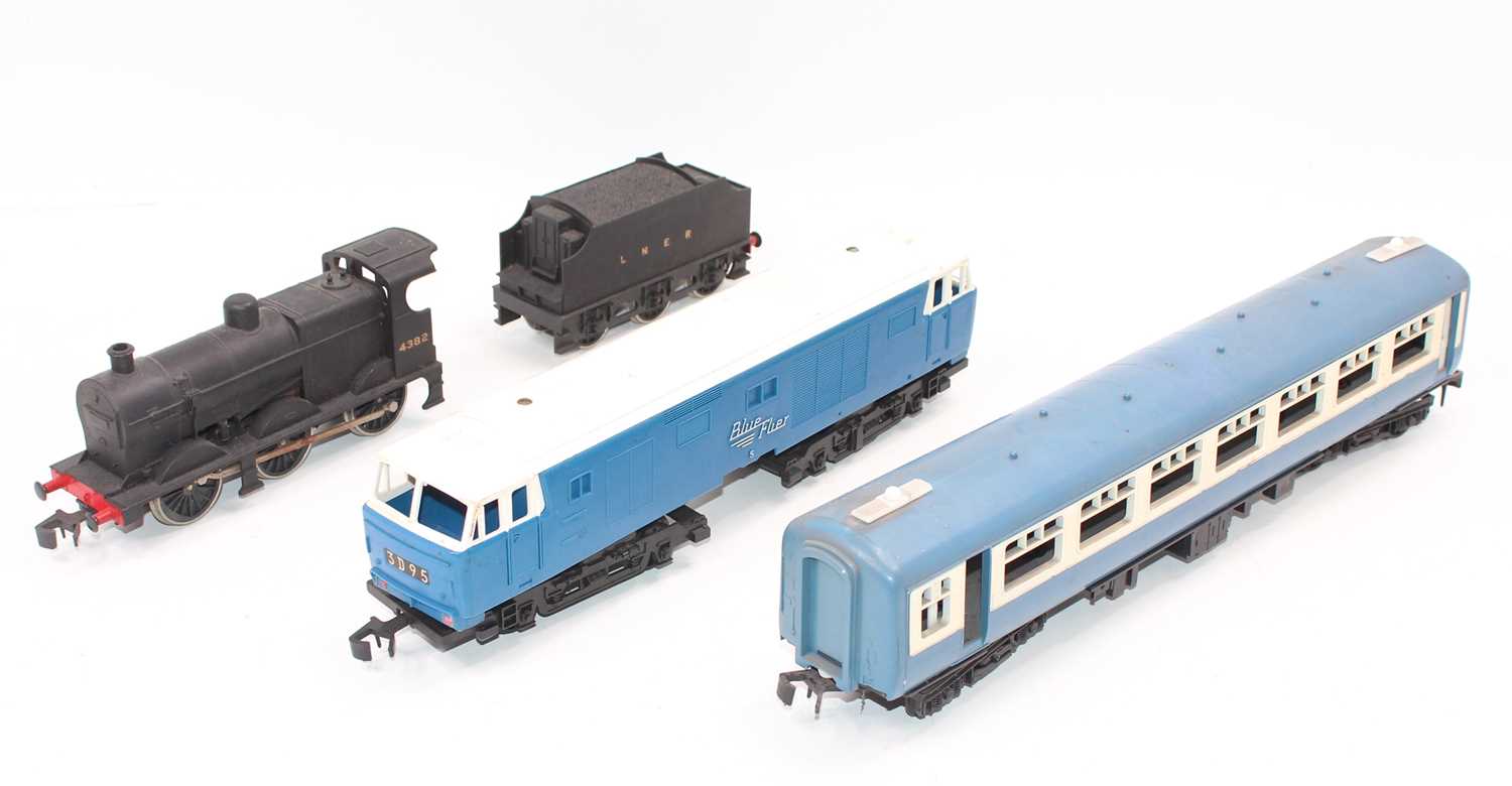 Three LIMA/Blue Flyer items: Lima 0-6-0 black loco & tender; Blue flyer diesel loco and blue/white