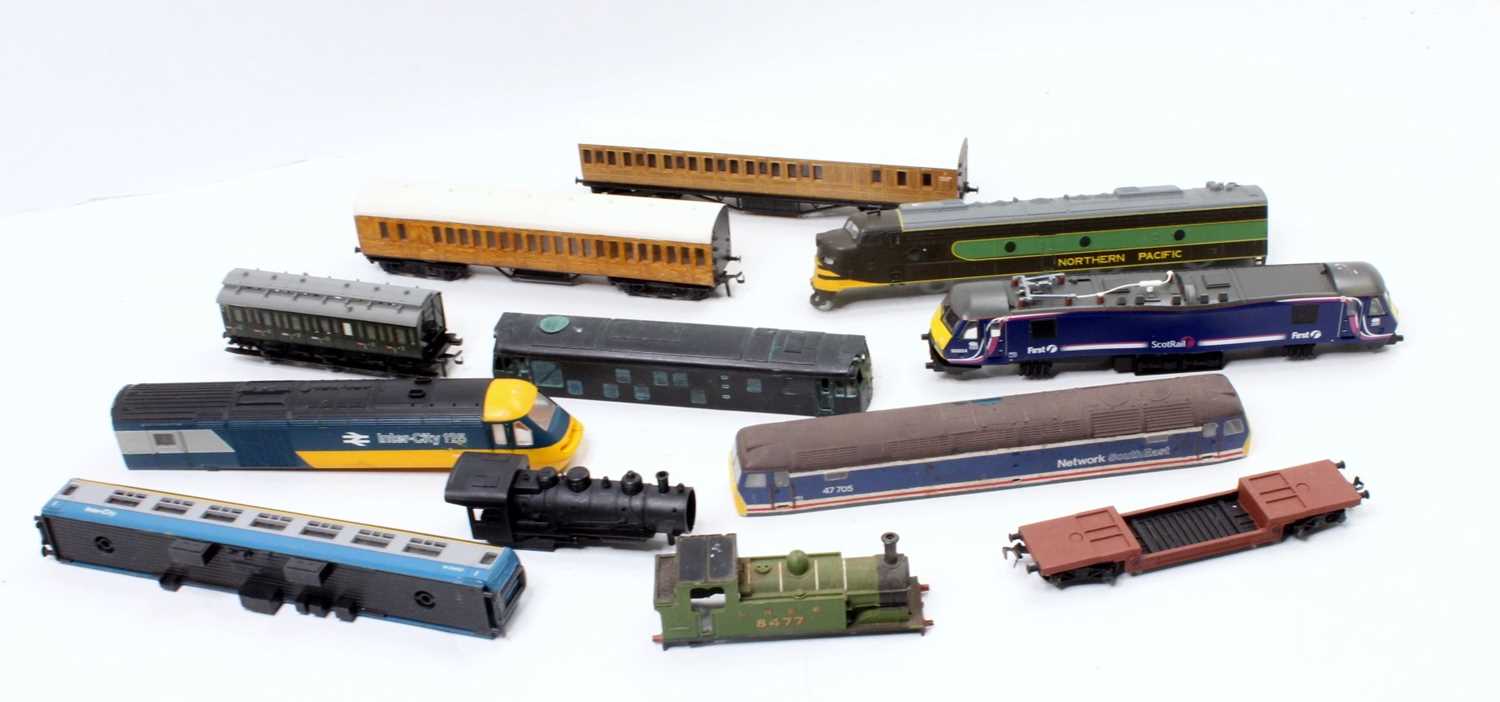 Shoebox containing a variety of 00 gauge coaches (mainly Farish teak), five wagons, two Marklin 4- - Image 2 of 4