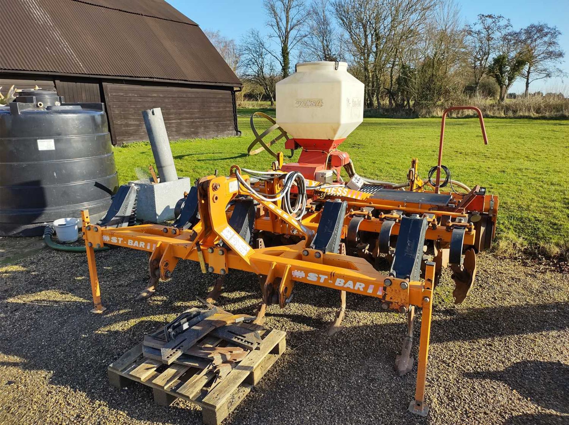 Simba X Press 3m with 5 Leg ST Bar and Stocks Wizard Electric Seeder - Image 4 of 6