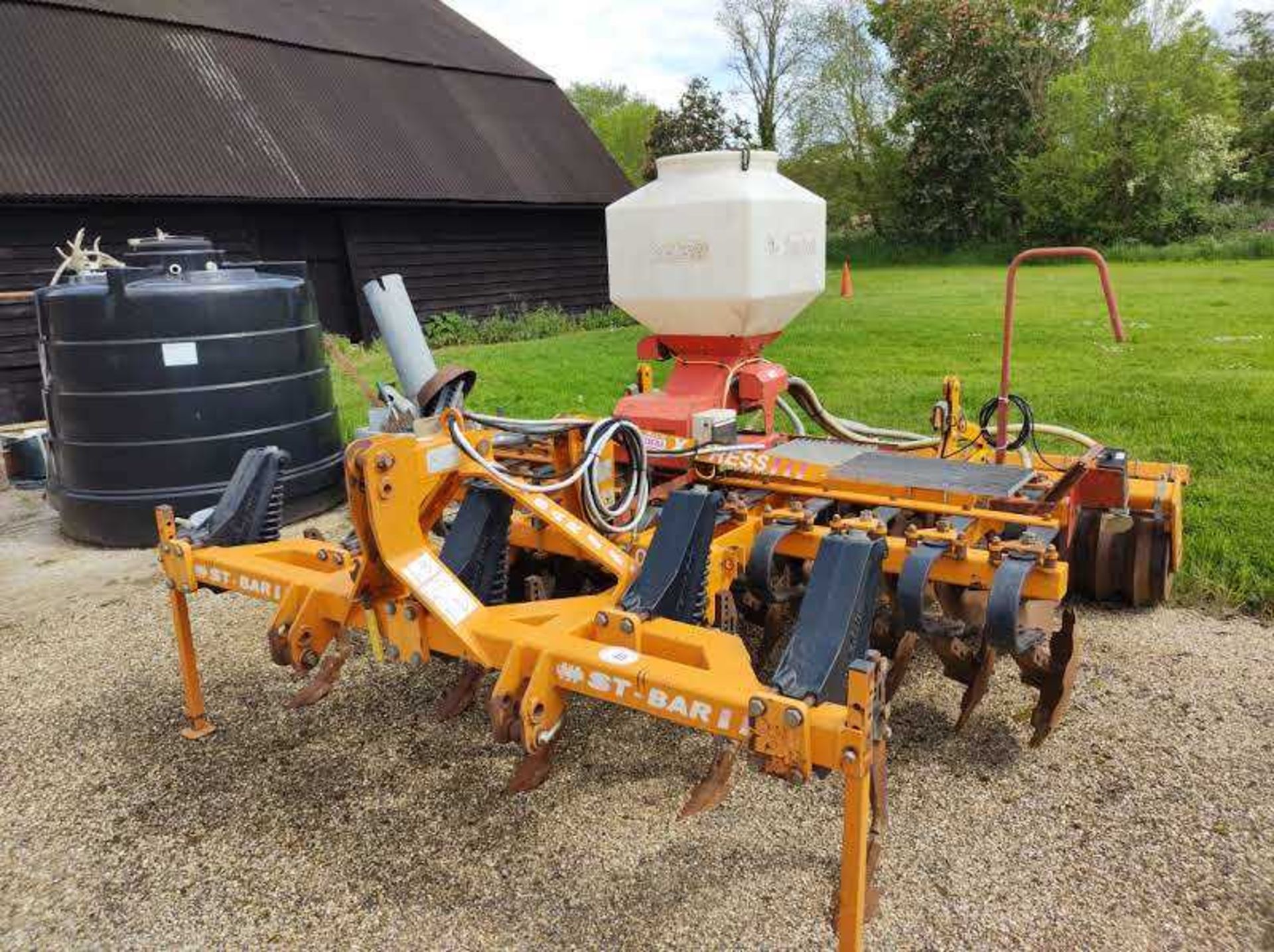 Simba X Press 3m with 5 Leg ST Bar and Stocks Wizard Electric Seeder - Image 2 of 6