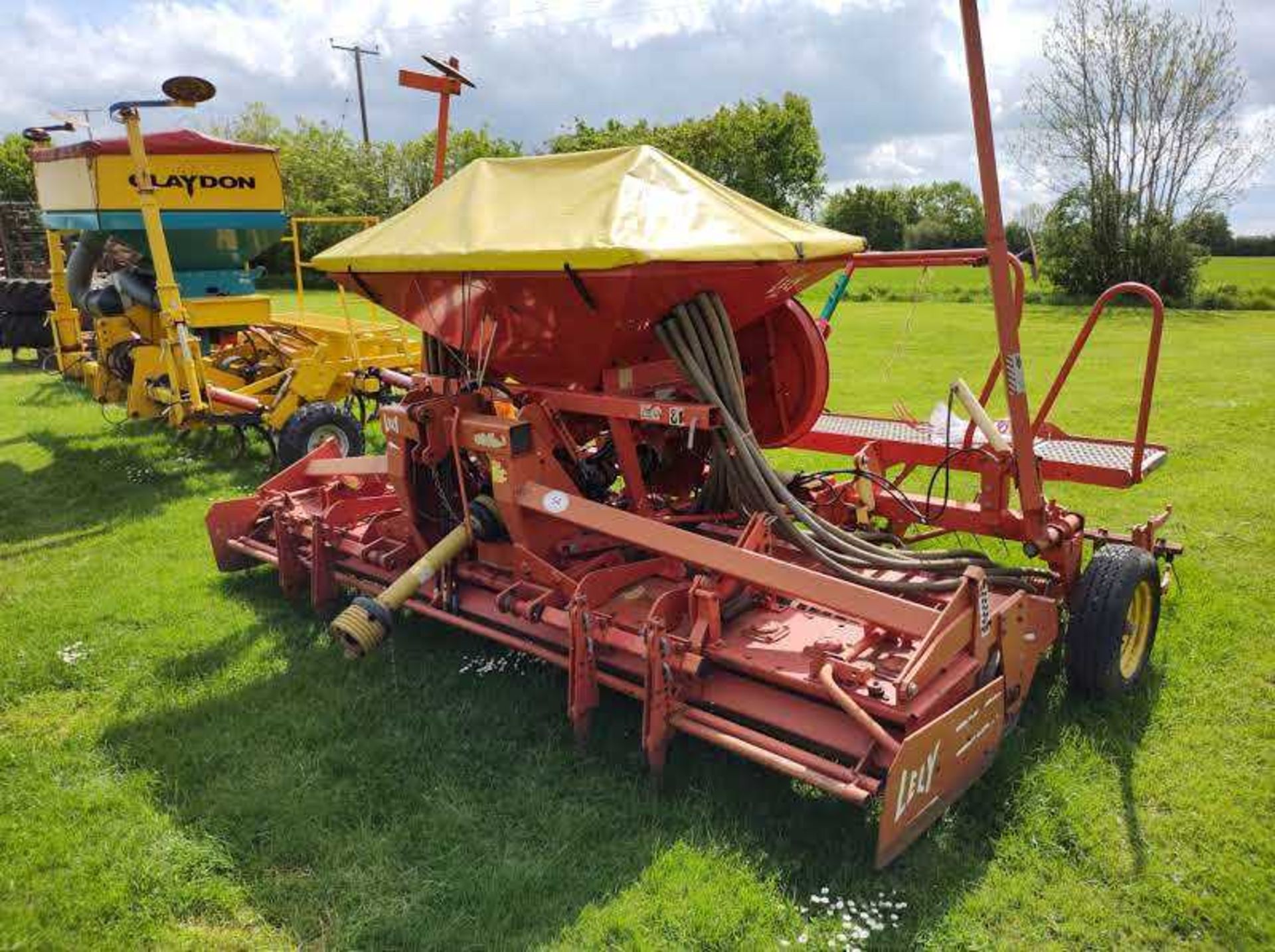 Lely 4m Combination Drill on Roterra Power Harrow with Tramliner Polytronic E Controls and Pre-Em - Image 2 of 5