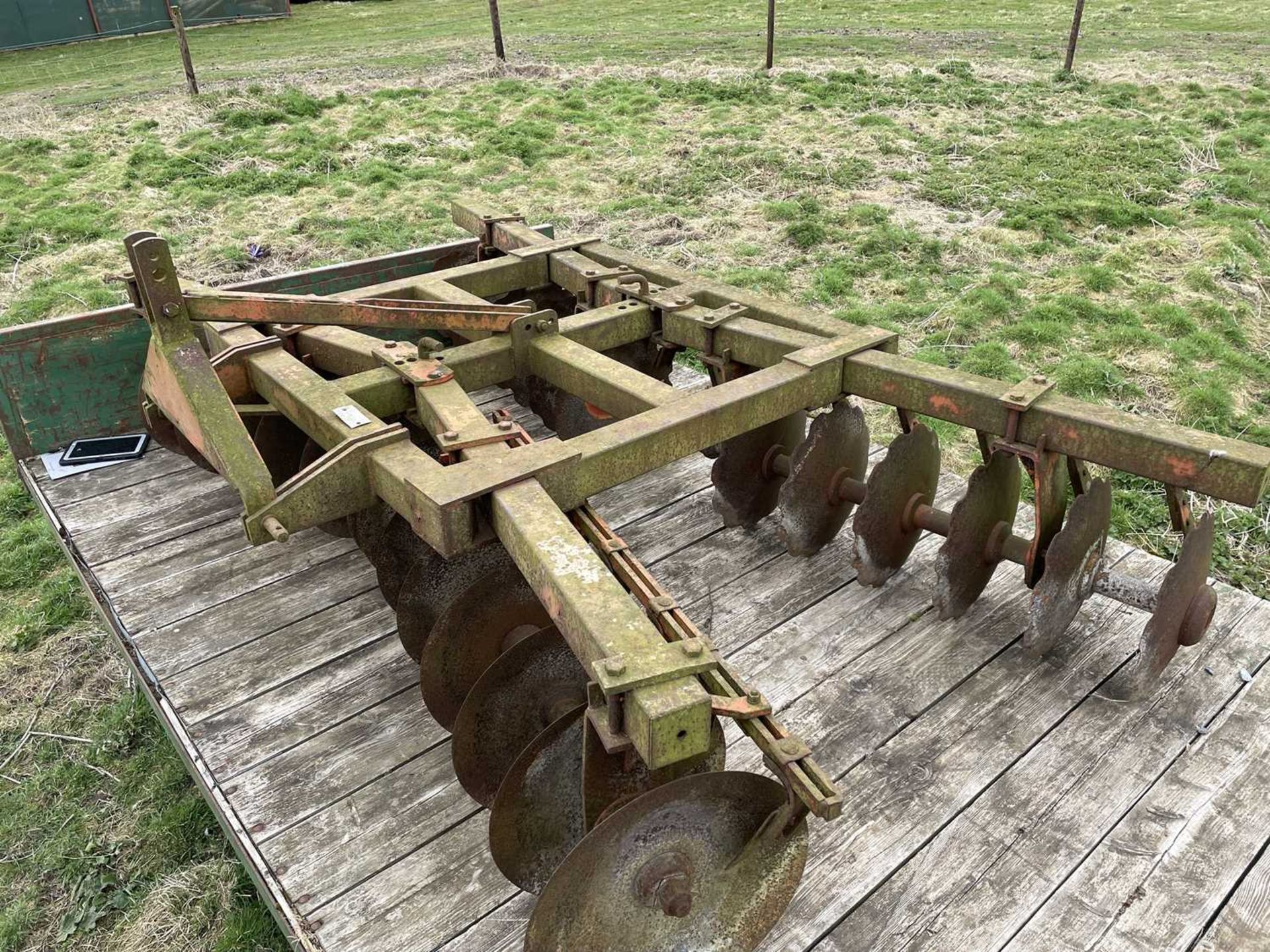 Tractor Mounted Set of Discs - Image 2 of 3