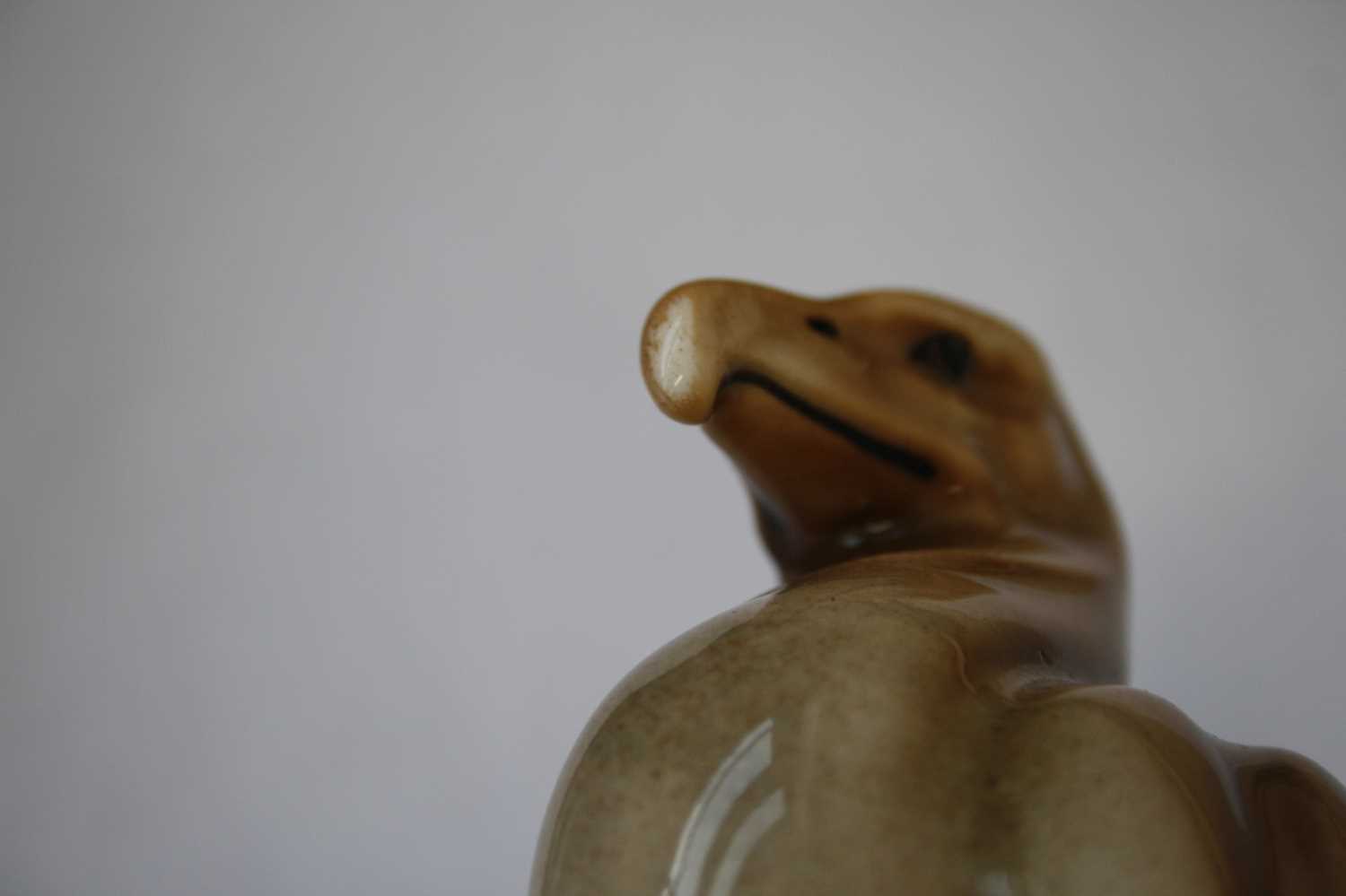 A rare circa 1913-1936 Royal Doulton model of an eagle upon a rock, HN No 139, printed trademark and - Bild 4 aus 5