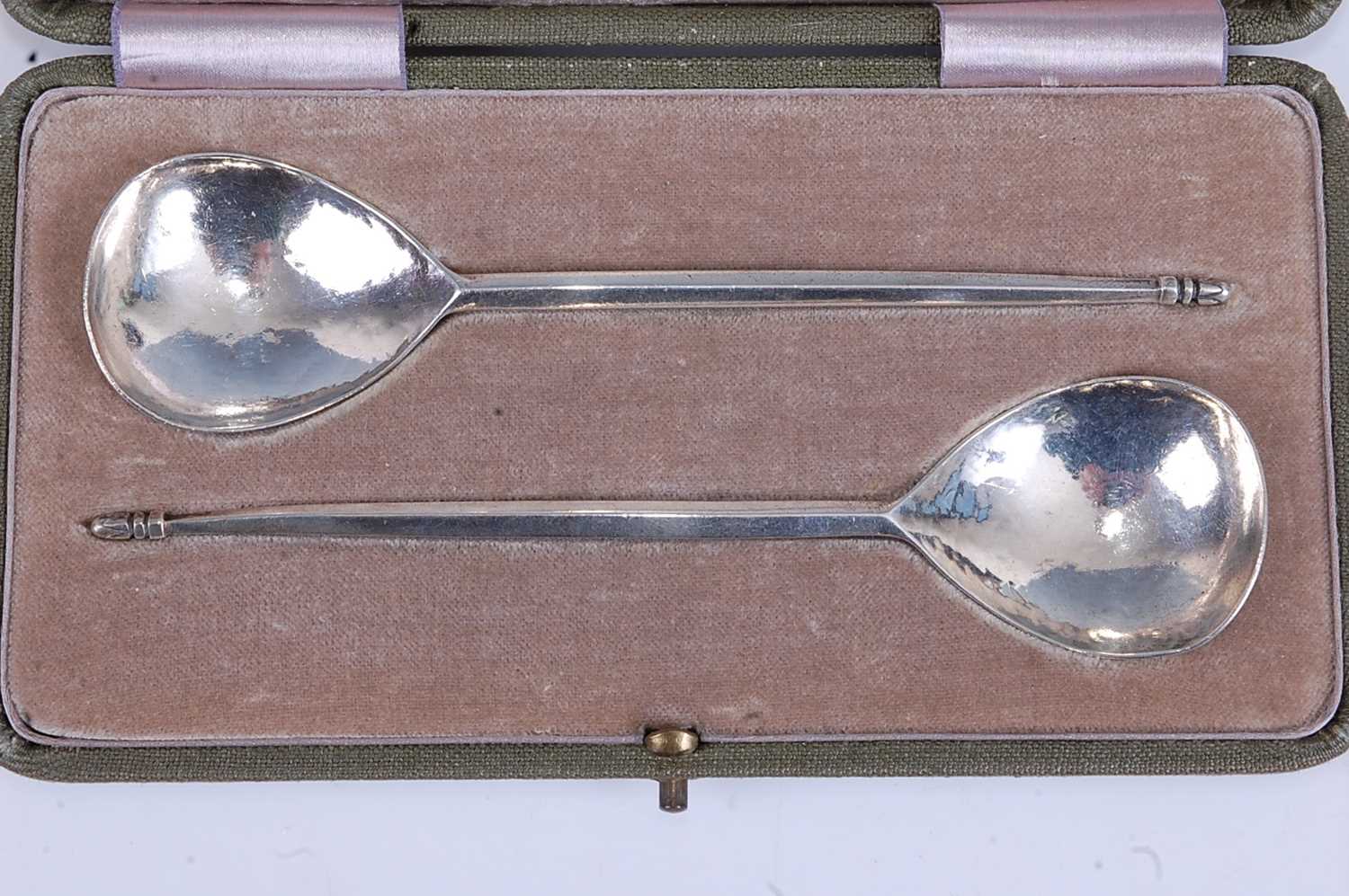 A pair of Keswick School of Industrial Arts silver spoons, each with teardrop shaped hammered - Image 2 of 2