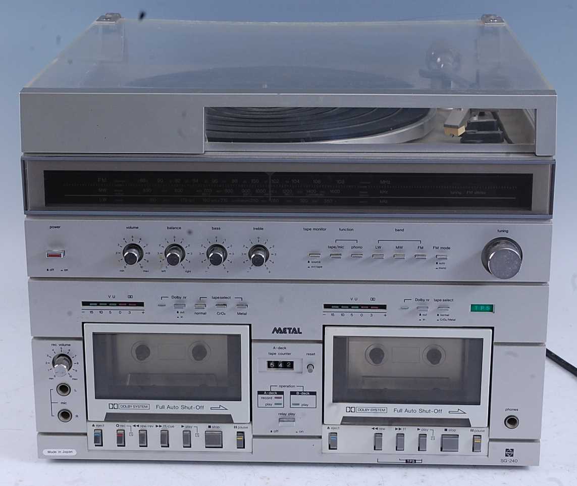 A Technics SL-PG3 compact disc player, w.43, d.28, h.9cm, together with a National Panasonic SG- - Bild 2 aus 3