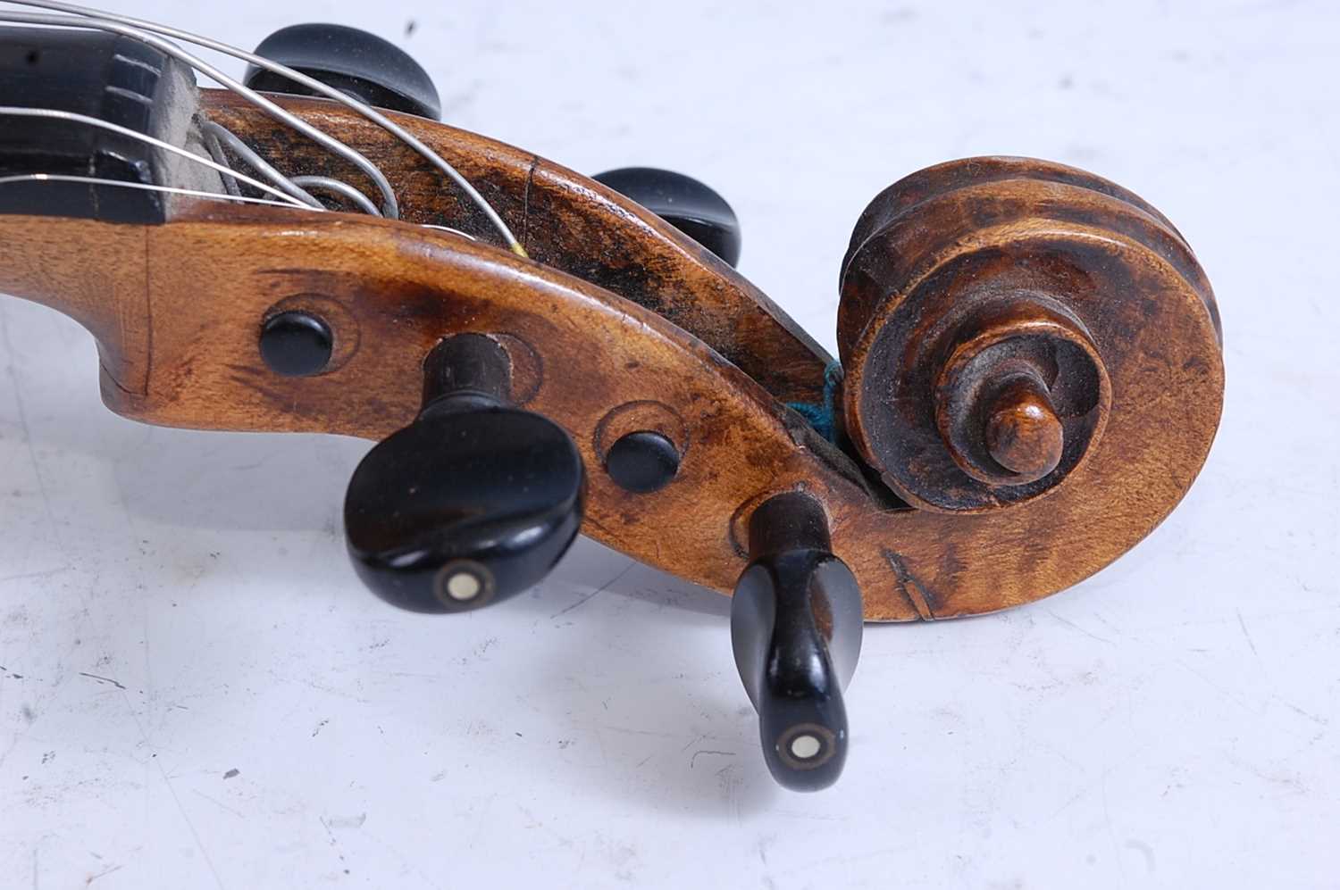 A 19th century violin, having a two piece maple back with spruce front, maple neck with ebony - Bild 7 aus 14
