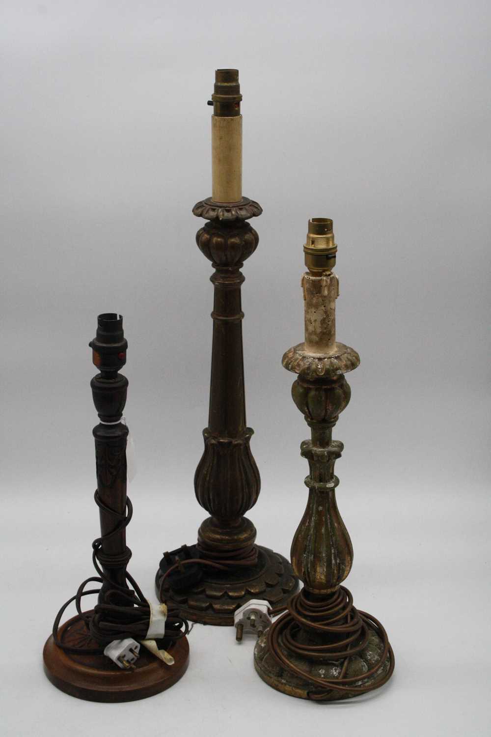 A carved and gilt painted table lamp, height 48cm, together with two others - Image 2 of 3